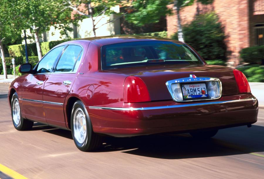  Lincoln Town Car 1998 года  (фото 69 из 77)
